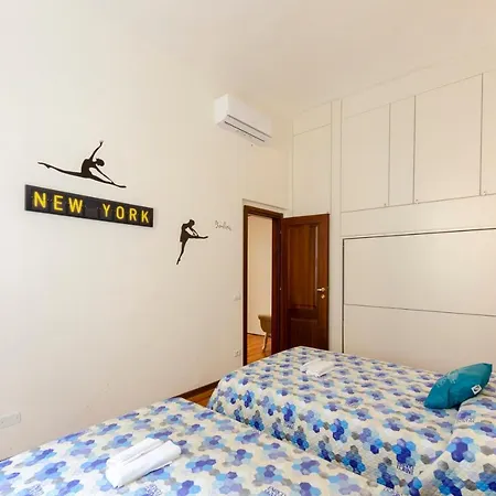 Mazzini 43, Rapallo, 85 Mq, 2b, 1b, Wi-fi, Air Conditioning, Available On Request Private Garage At 800mt From The At 20,00 Euro Per Night