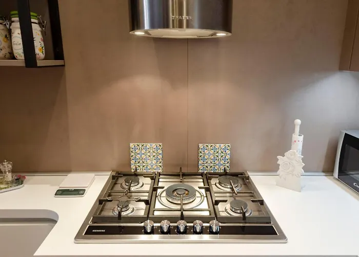 Mazzini 43, Rapallo, 85 Mq, 2b, 1b, Wi-fi, Air Conditioning, Available On Request Private Garage At 800mt From The At 20,00 Euro Per Night *