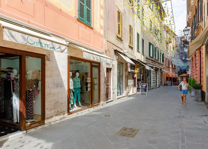 Mazzini 43, Rapallo, 85 Mq, 2b, 1b, Wi-fi, Air Conditioning, Available On Request Private Garage At 800mt From The At 20,00 Euro Per Night * Rapallo