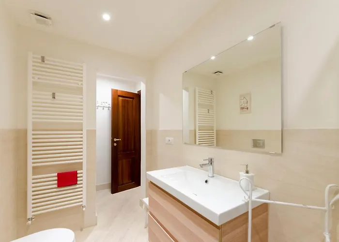 Mazzini 43, Rapallo, 85 Mq, 2b, 1b, Wi-fi, Air Conditioning, Available On Request Private Garage At 800mt From The At 20,00 Euro Per Night