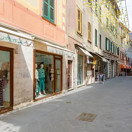 Mazzini 43, Rapallo, Apartment 85 Mq, 2B, 1B, Wi-Fi, Air Conditioning, Available On Request Private Garage At 800Mt From The Apartment At 20,00 Euro Per Night * ラッパロ