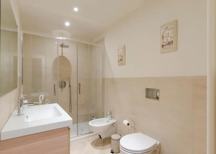 Appartamento Mazzini 43, Rapallo, 85 Mq, 2b, 1b, Wi-fi, Air Conditioning, Available On Request Private Garage At 800mt From The At 20,00 Euro Per Night *